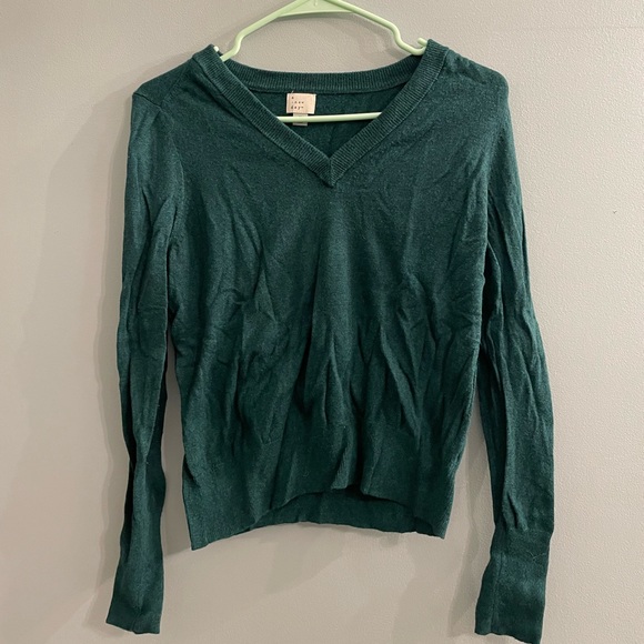 Green V-Neck - Picture 1 of 3